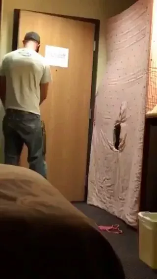 Militar mantiene sexo con su amigo