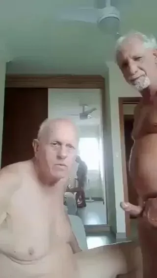 Somos viejos y hermanos y nos follamos